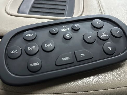 Used 2019 Cadillac Escalade Premium Luxury image 21