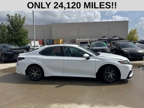 Used 2024 Toyota Camry SE FWD image 2
