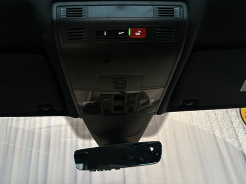 Used 2024 Volkswagen Tiguan SE R-Line image 20