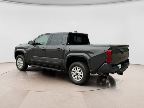 Used 2025 Toyota Tacoma SR5 w/ SR5 Upgrade Package AWD/4WD image 3