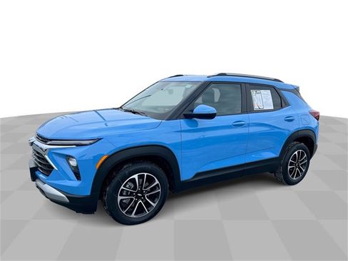 Used 2024 Chevrolet TrailBlazer LT w/ LT Cold Weather Package image 1