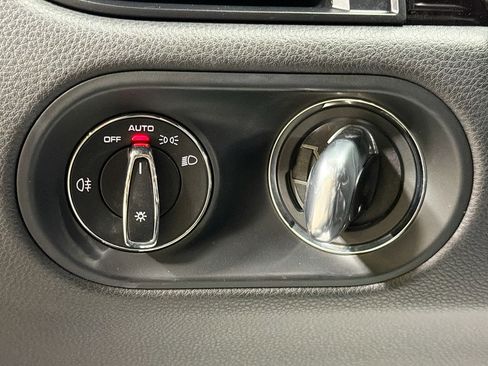 Certified 2021 Porsche Macan image 35