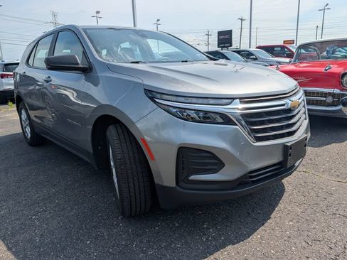 Used 2023 Chevrolet Equinox LS w/ Driver Confidence II Package AWD/4WD image 10