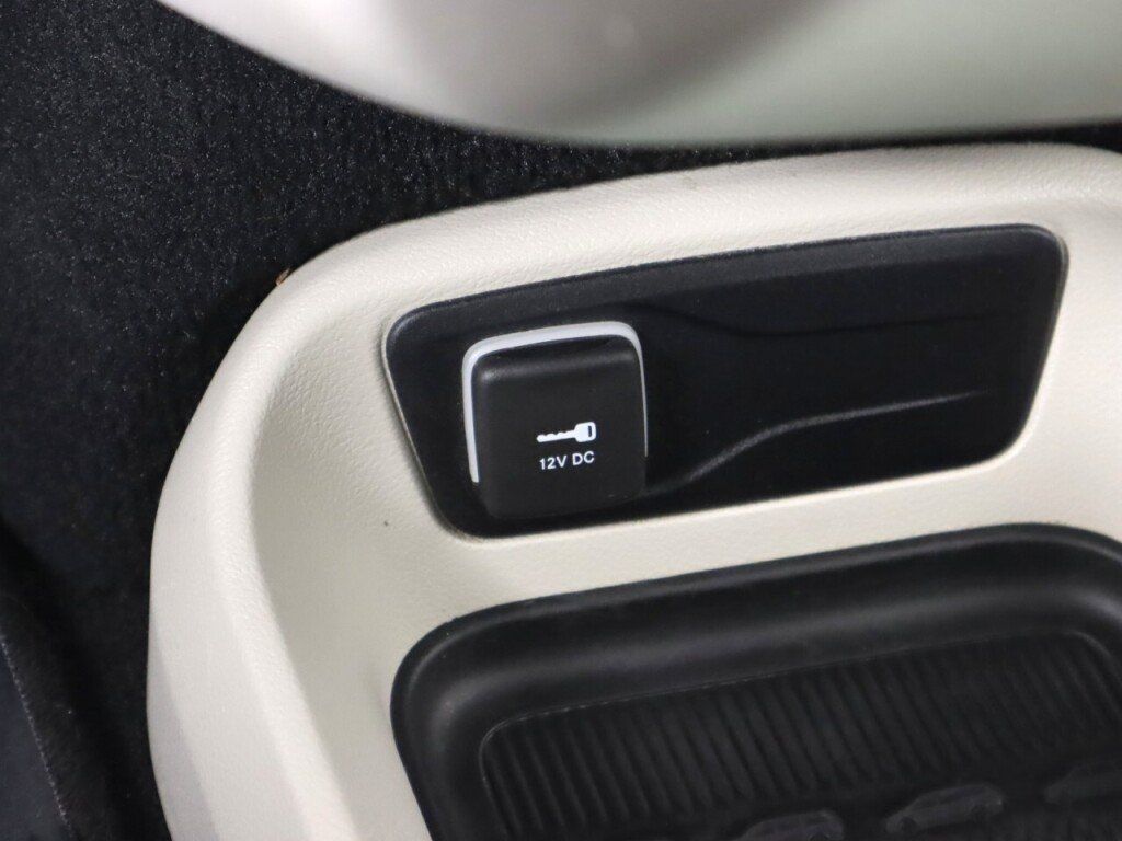 Used 2021 Chrysler Voyager LX w/ Cold Weather Group FWD image 25