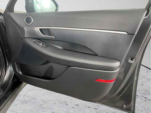 Used 2025 Hyundai Sonata SE FWD image 15