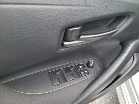 Used 2025 Toyota Corolla LE FWD image 17