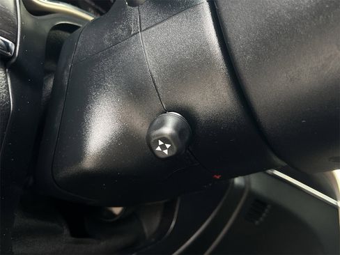 Used 2017 Jeep Grand Cherokee Limited w/ Luxury Group II image 14