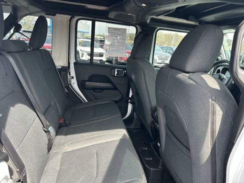 Used 2025 Jeep Wrangler Sahara w/ Safety Group image 17