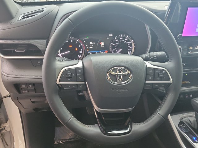 Used 2024 Toyota Highlander XSE FWD image 26