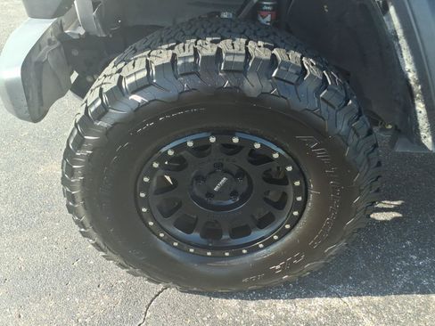 Used 2021 Jeep Gladiator Mojave AWD/4WD image 9