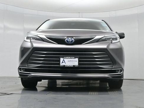 Used 2021 Toyota Sienna Limited FWD image 51