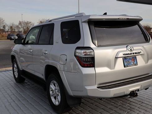 Used 2016 Toyota 4Runner SR5 image 3