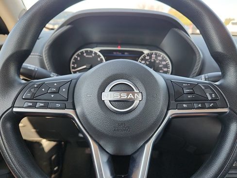 Used 2025 Nissan Sentra SV FWD image 11
