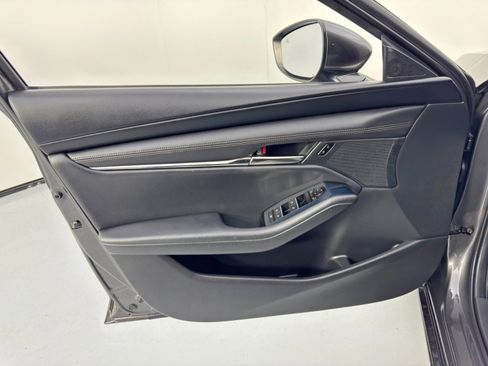 Used 2021 MAZDA MAZDA3 s image 38