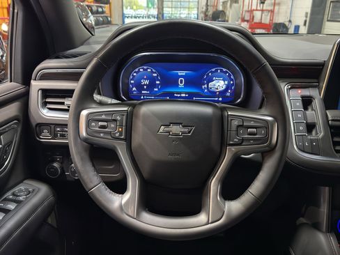 Used 2024 Chevrolet Suburban Z71 w/ Luxury Package AWD/4WD image 25