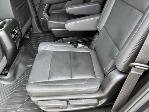 Used 2022 Chevrolet Tahoe Z71 w/ Luxury Package AWD/4WD image 18