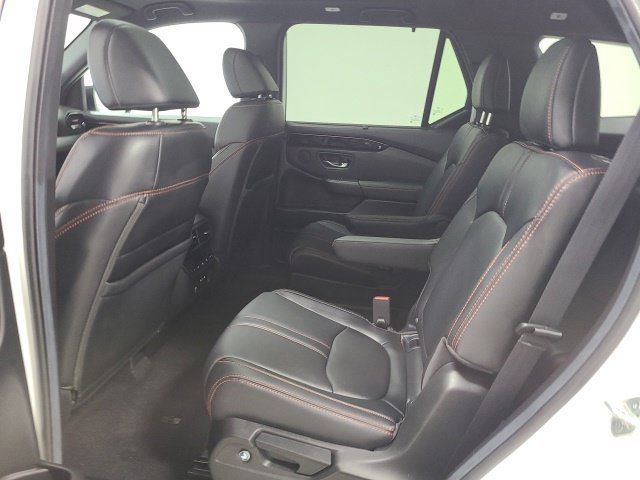 Used 2025 Honda Pilot TrailSport image 19