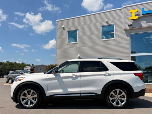 Used 2020 Ford Explorer Platinum w/ Premium Technology Package AWD/4WD image 12
