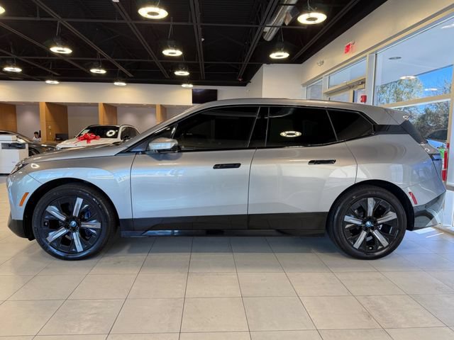 Used 2024 BMW iX xDrive50 w/ Sport Package AWD/4WD image 7