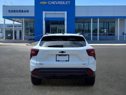New 2026 Chevrolet Trax RS w/ Sunroof Package FWD image 5