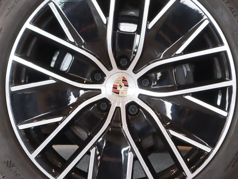 Used 2024 Porsche Macan 4 Electric AWD/4WD image 13