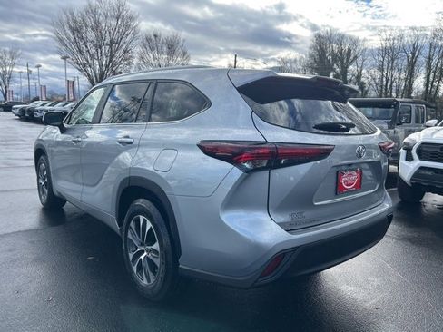 Used 2024 Toyota Highlander XLE image 9