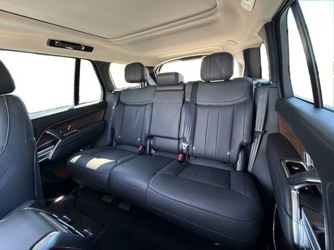 Used 2025 Land Rover Range Rover SE AWD/4WD image 16