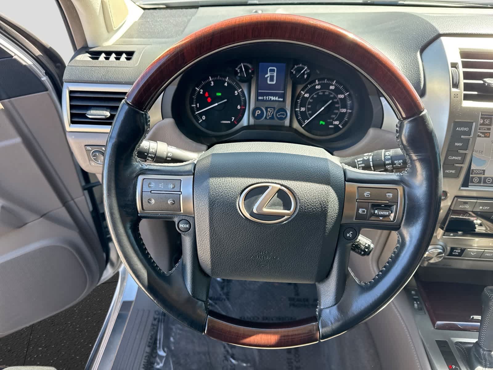Used 2016 Lexus GX 460 w/ Premium Package AWD/4WD image 28