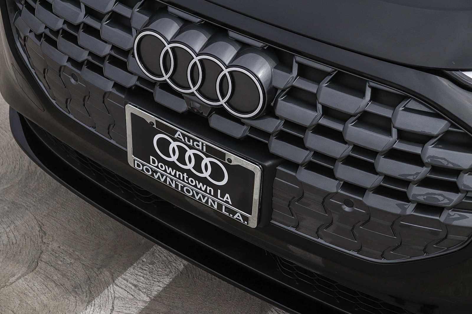 Used 2025 Audi Q5 Premium w/ Convenience Package AWD/4WD image 8