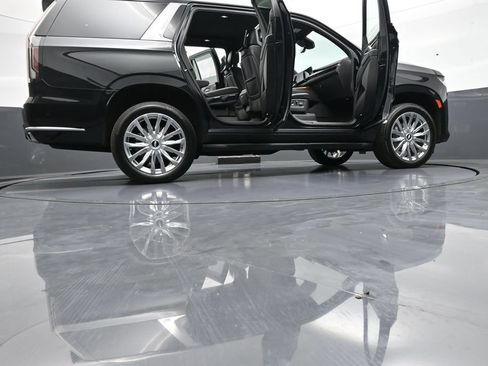 Used 2024 Cadillac Escalade Premium Luxury AWD/4WD image 54