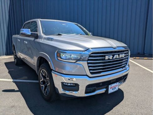 Used 2025 RAM 1500 Laramie AWD/4WD image 3