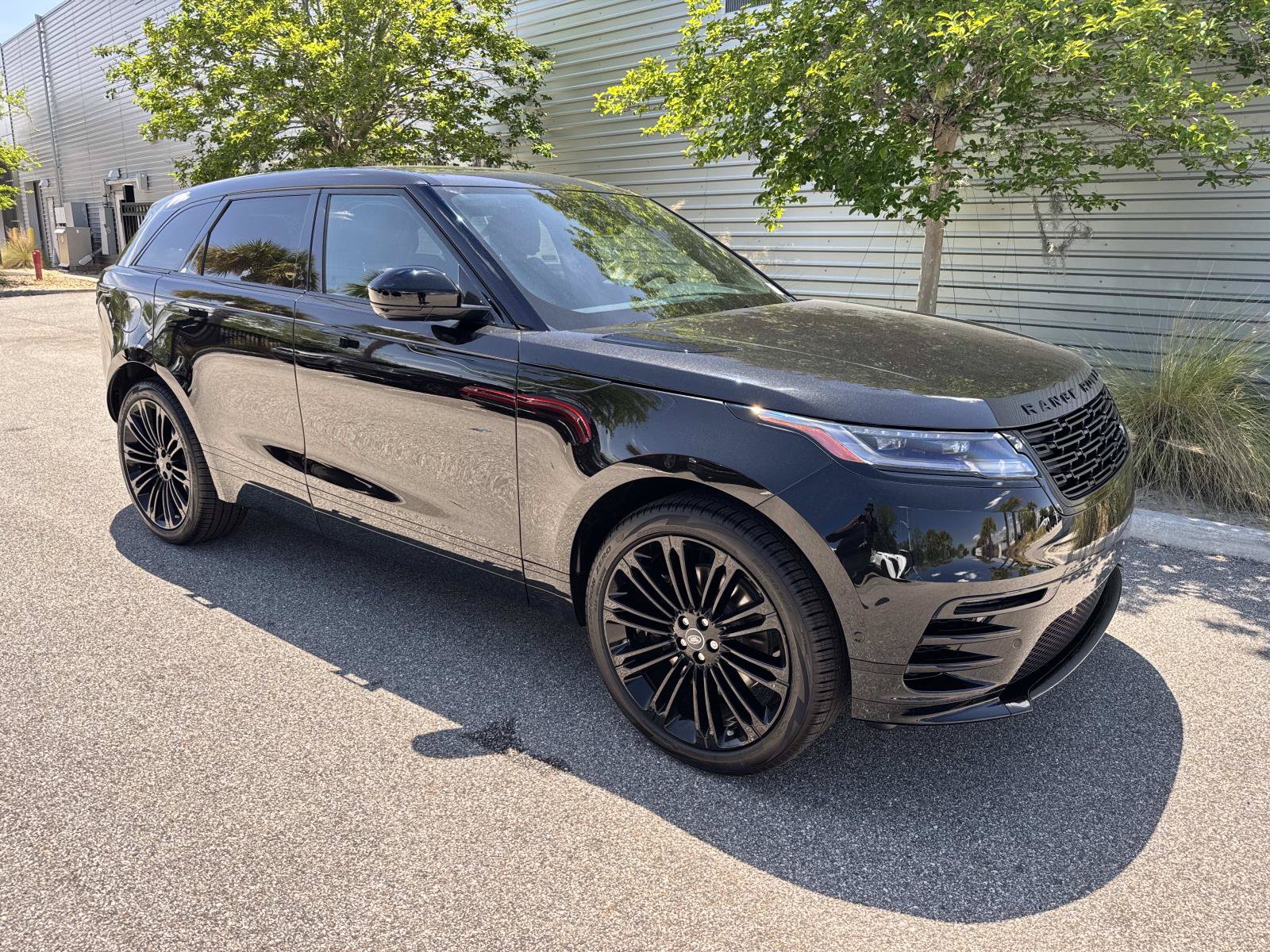 Used 2026 Land Rover Range Rover Velar Dynamic SE AWD/4WD image 4