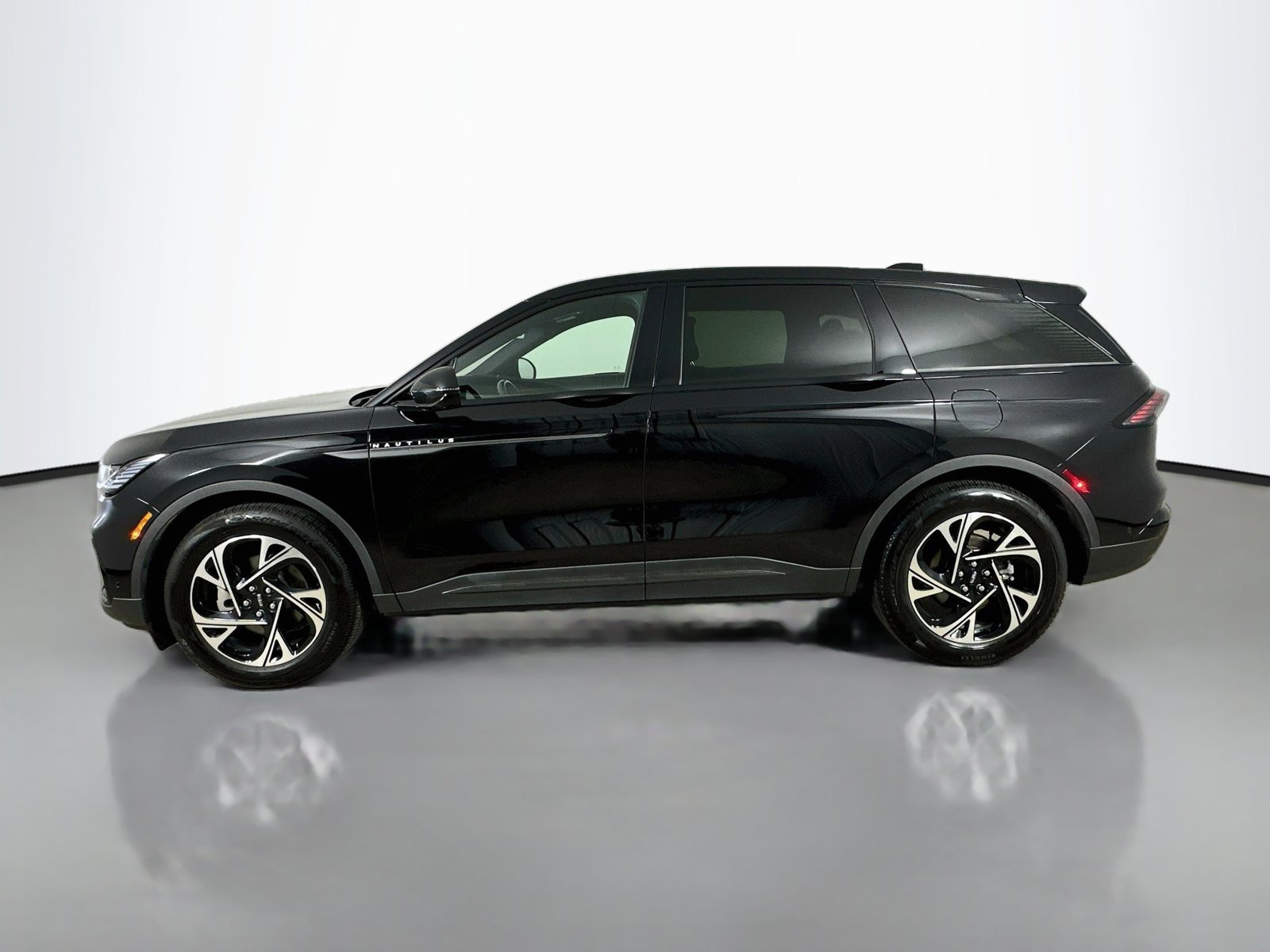 Used 2024 Lincoln Nautilus Premier w/ Equipment Group 102A AWD/4WD image 8
