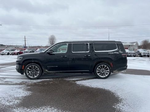 Used 2023 Jeep Wagoneer L Series III w/ Premium Group I image 4