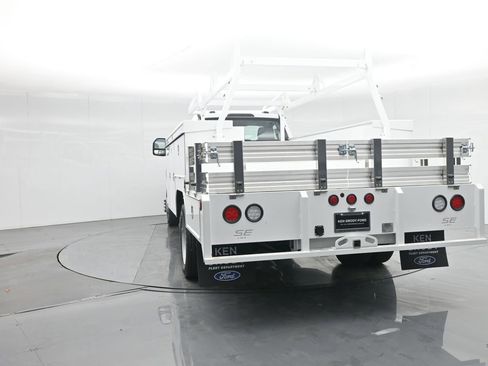 New 2025 Ford F450 XL w/ XL Chrome Package image 40