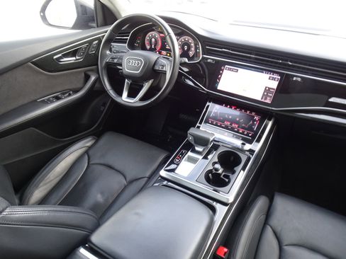 Used 2019 Audi Q8 Prestige w/ Luxury Package image 21