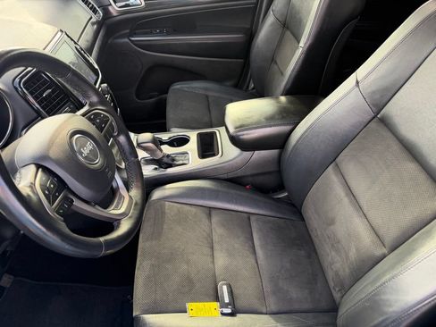 Used 2019 Jeep Grand Cherokee Altitude AWD/4WD image 30