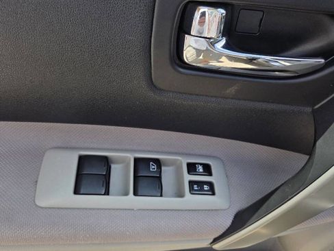 Used 2013 Nissan Rogue SV AWD/4WD image 10