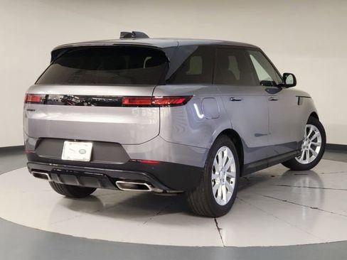 Used 2025 Land Rover Range Rover Sport SE AWD/4WD image 2