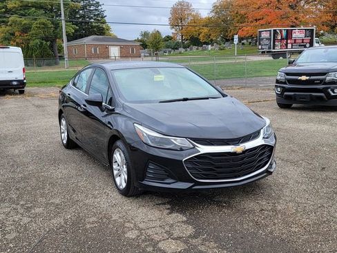 Used 2019 Chevrolet Cruze LT image 3