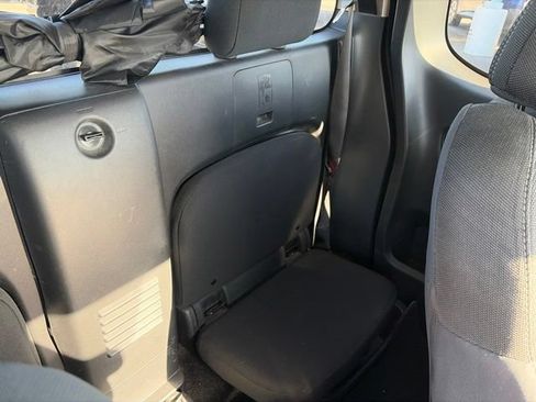 Used 2023 Nissan Frontier SV w/ Tow Package RWD image 15