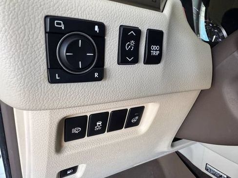 Used 2017 Lexus GX 460 Luxury w/ Preferred Accessory Package AWD/4WD image 6