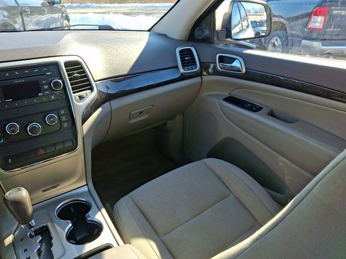 Used 2011 Jeep Grand Cherokee Laredo image 16