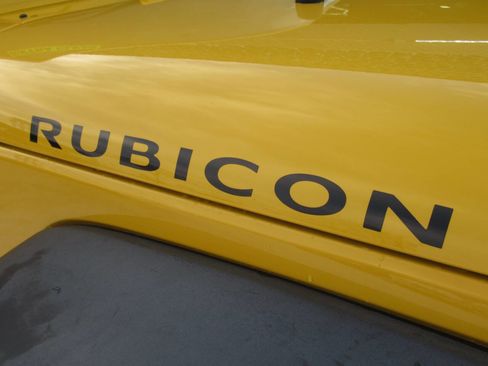 Used 2015 Jeep Wrangler Rubicon w/ Power Convenience Group image 5