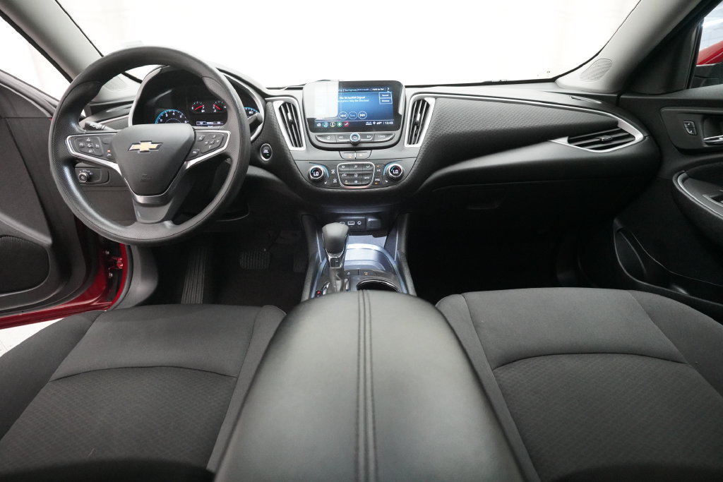 Used 2025 Chevrolet Malibu LT FWD image 5