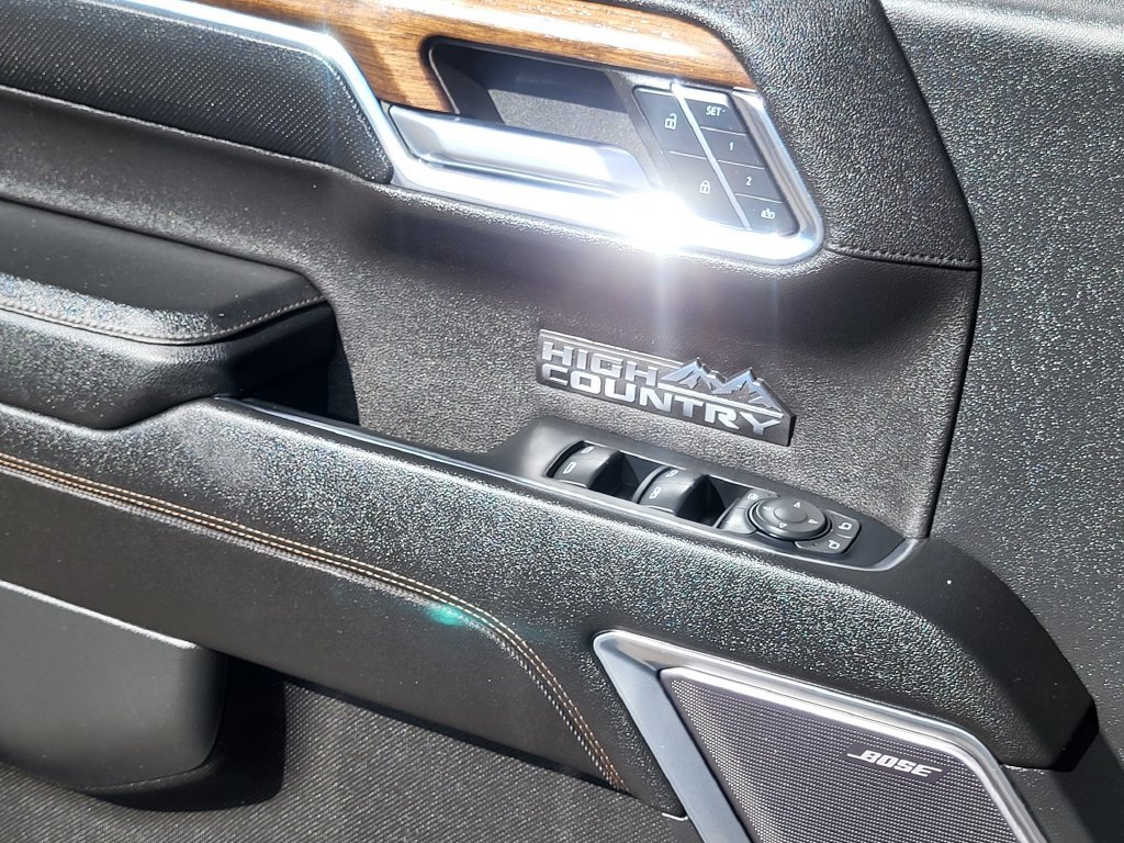 Used 2023 Chevrolet Silverado 1500 High Country w/ High Country Premium Package AWD/4WD image 28