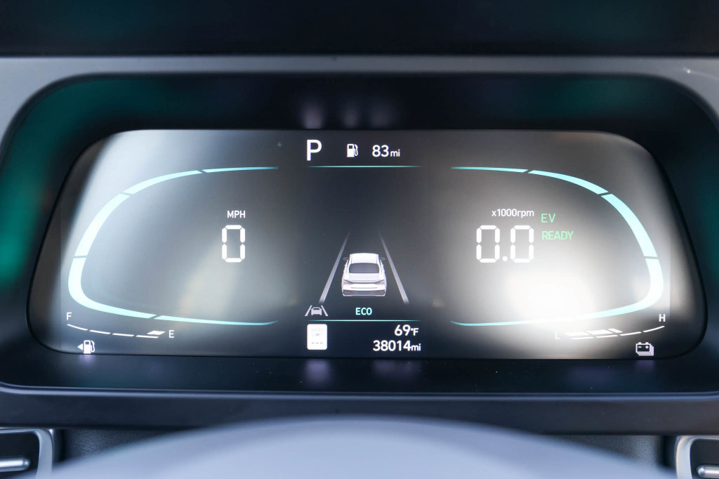 Used 2025 Hyundai Elantra Hybrid FWD image 28