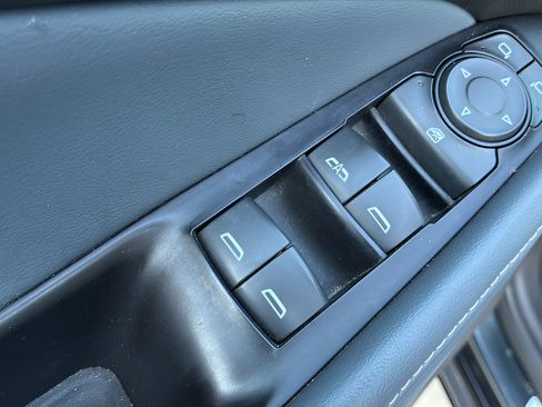 Used 2019 Buick Enclave Essence FWD image 27