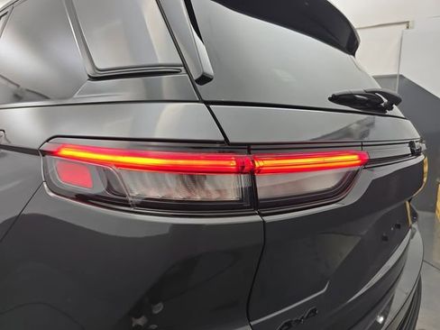 Used 2023 Jeep Grand Cherokee Altitude image 18