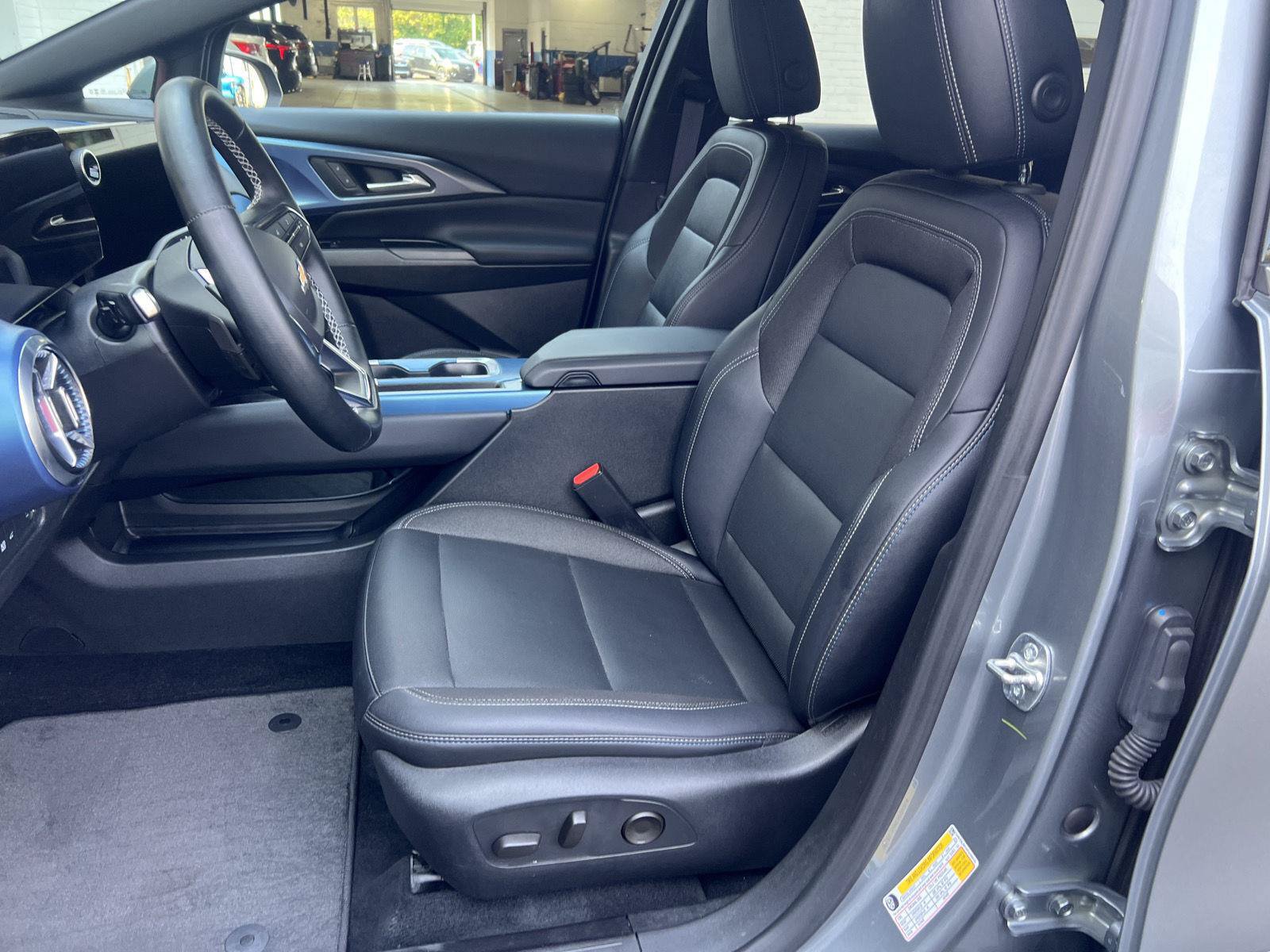 Used 2024 Chevrolet Equinox EV LT FWD image 9